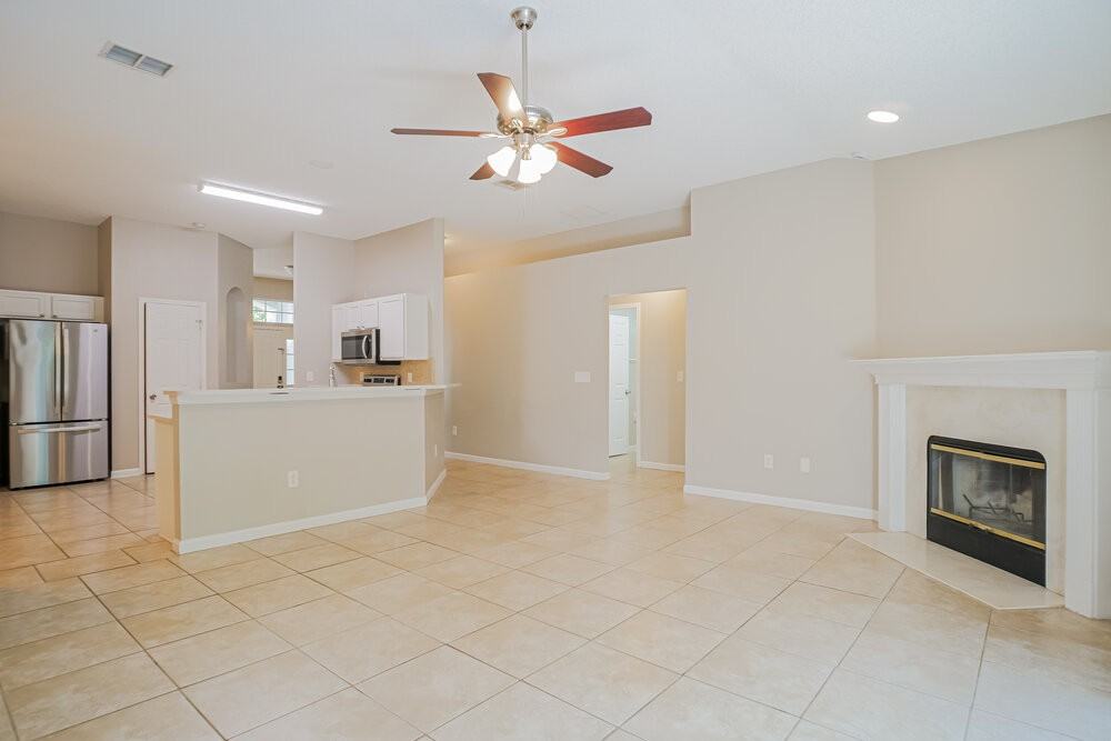 391 Meadowlark Ln - Photo 4 of 16