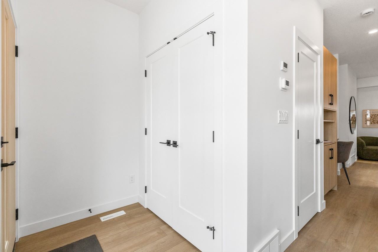 9813 153 St Nw Bsmt 4 - Photo 3 of 18