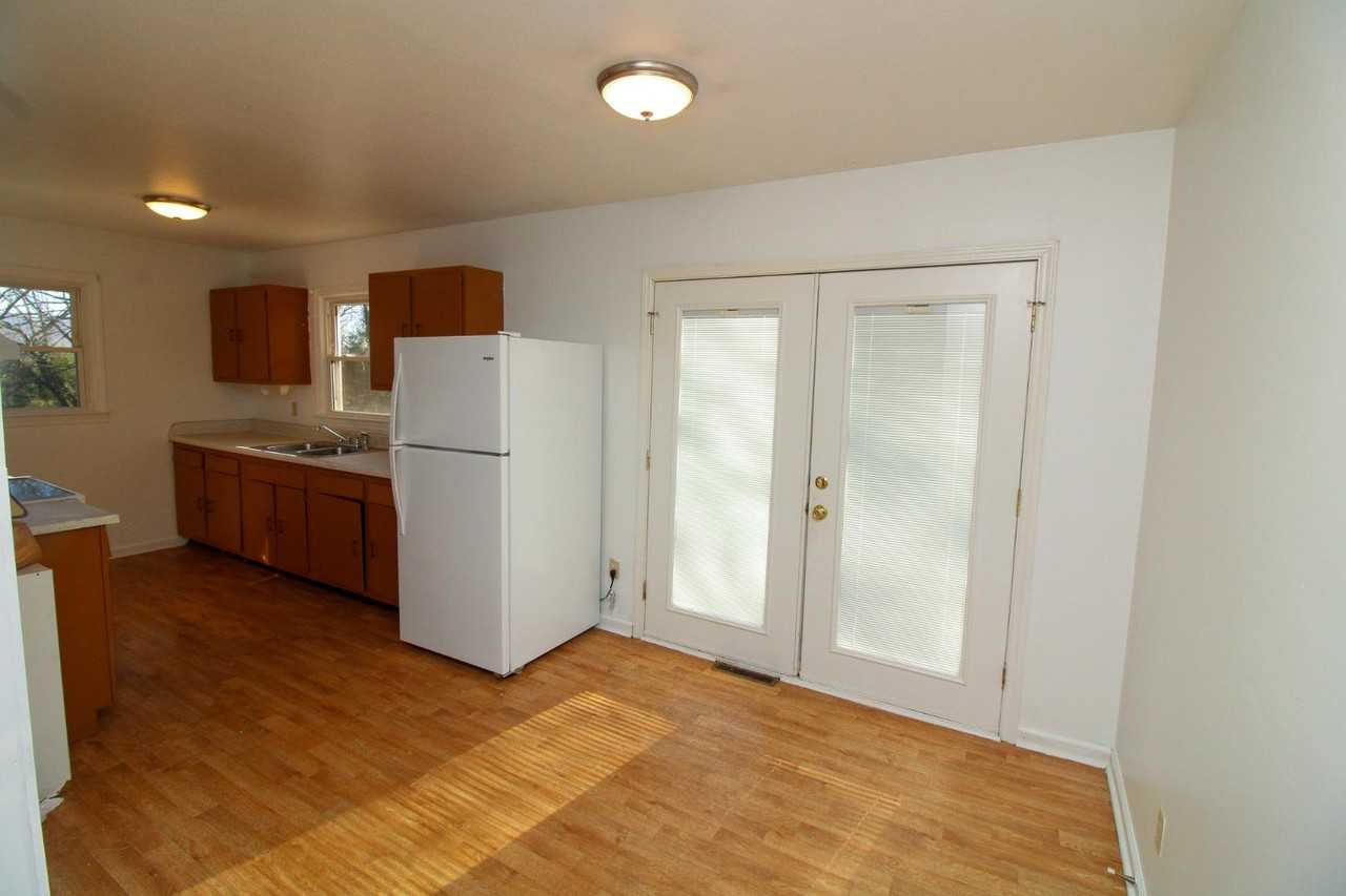 228 Aurora Dr - Photo 5 of 11