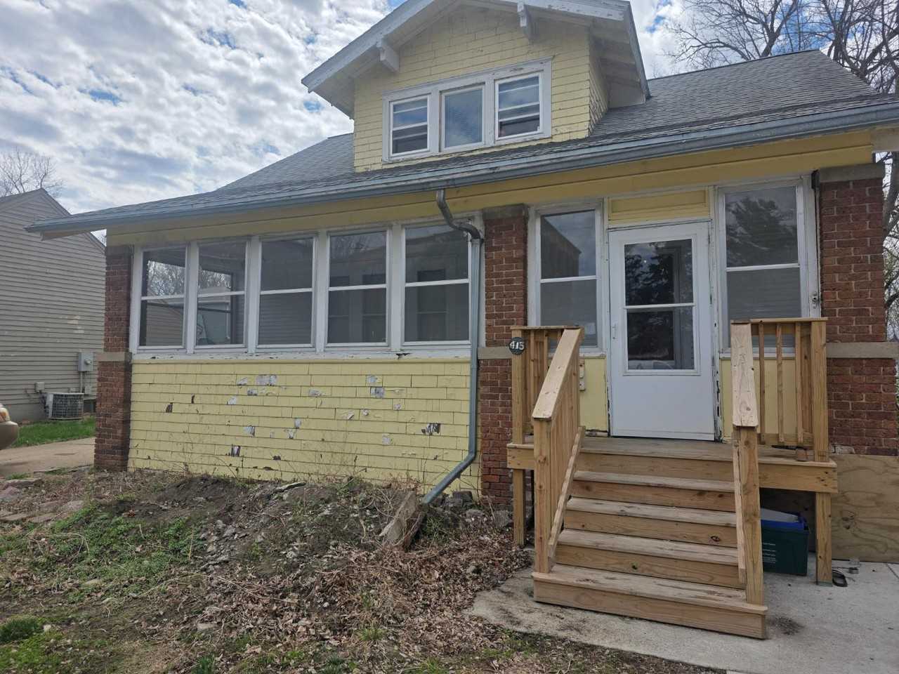 415 E Clark St - Photo 2 of 20