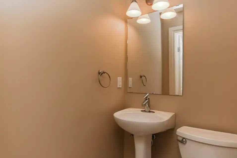 2 Bedroom 2.5 Bathroom by Kingsway - Photo 3 of 13