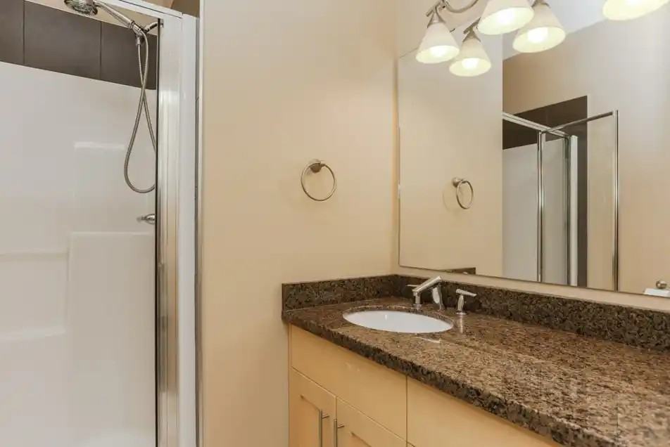 2 Bedroom 2.5 Bathroom by Kingsway - Photo 5 of 13