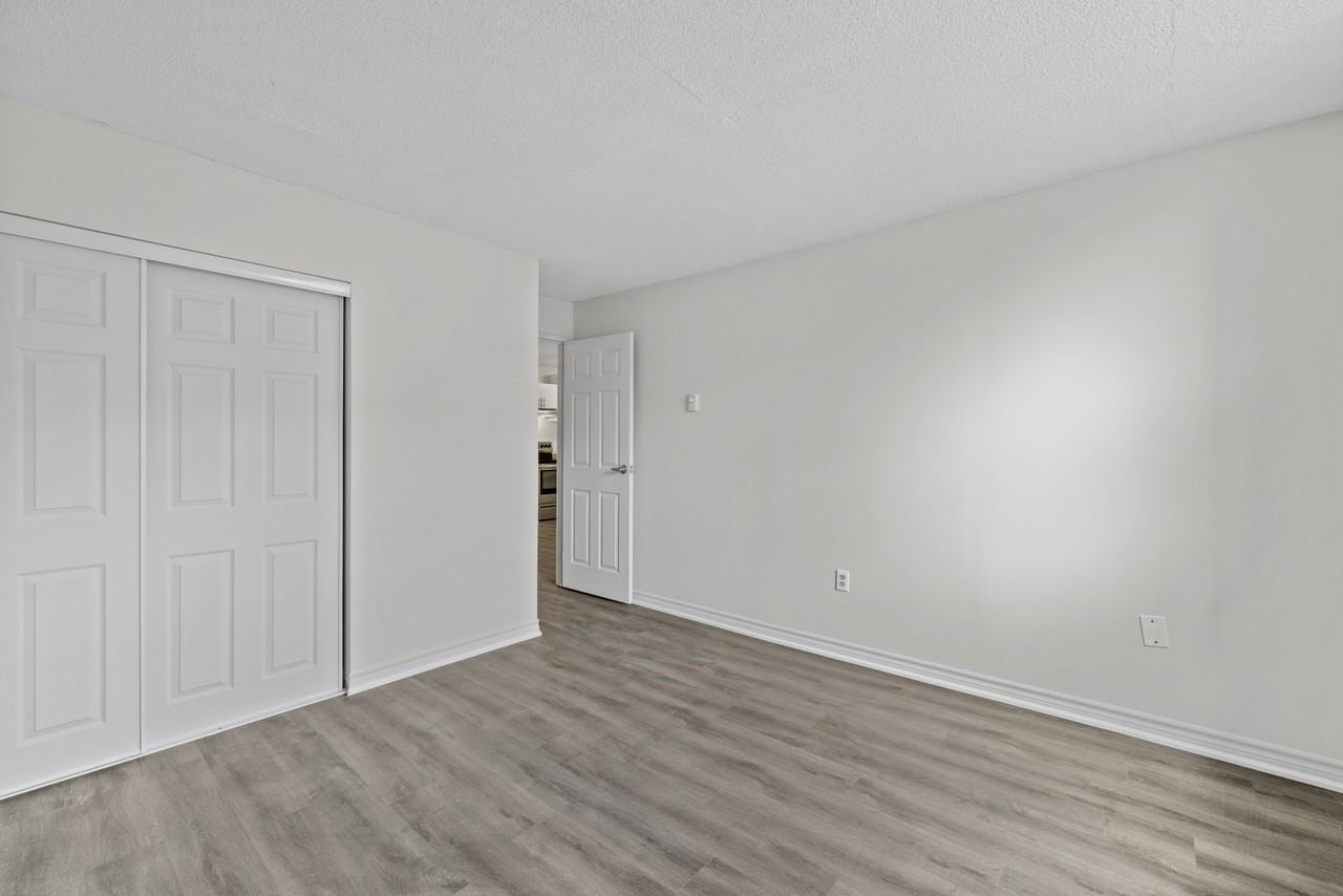Somerset Place Apartments Co - Photo 3 of 9