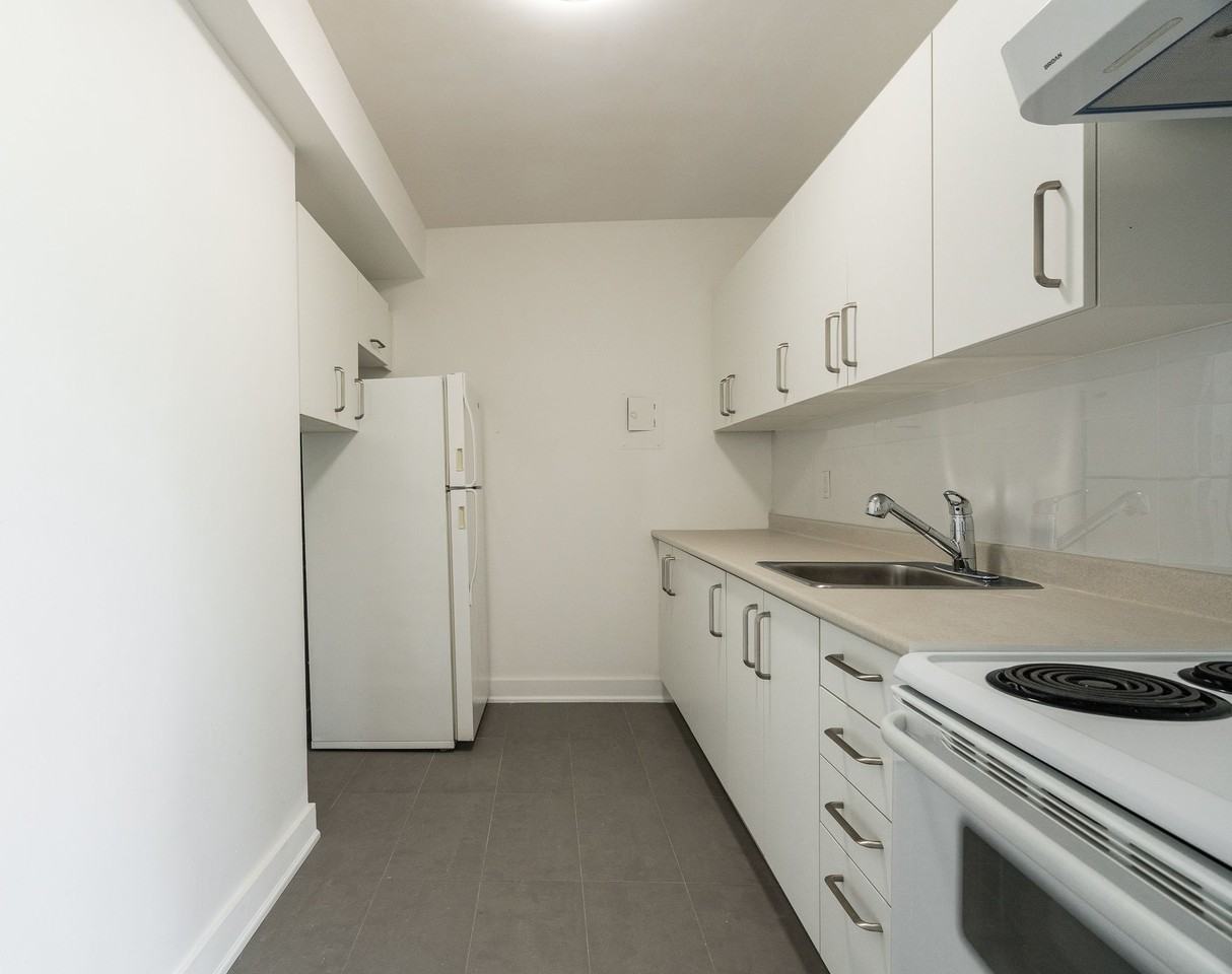 755 Avenue Road - Photo 3 of 19