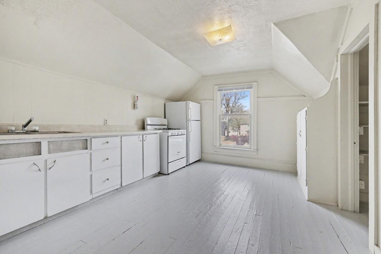 121 S Clay St - Photo 5 of 20
