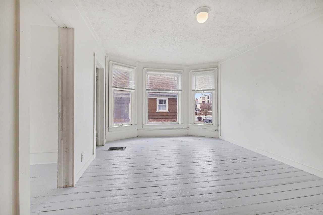 121 S Clay St - Photo 6 of 20