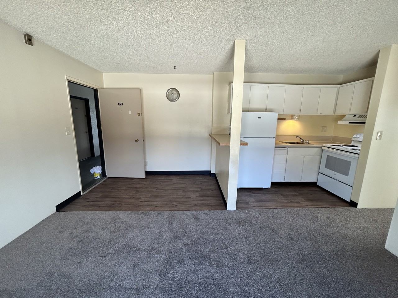 4131 11th Ave Ne #608 - Photo 2 of 24
