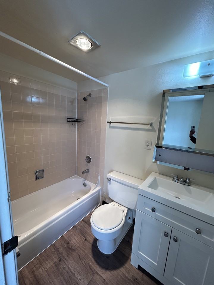 4131 11th Ave Ne #608 - Photo 7 of 24