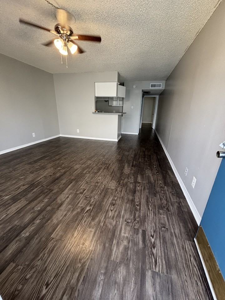1609 W Schunior St #1406 - Photo 2 of 17