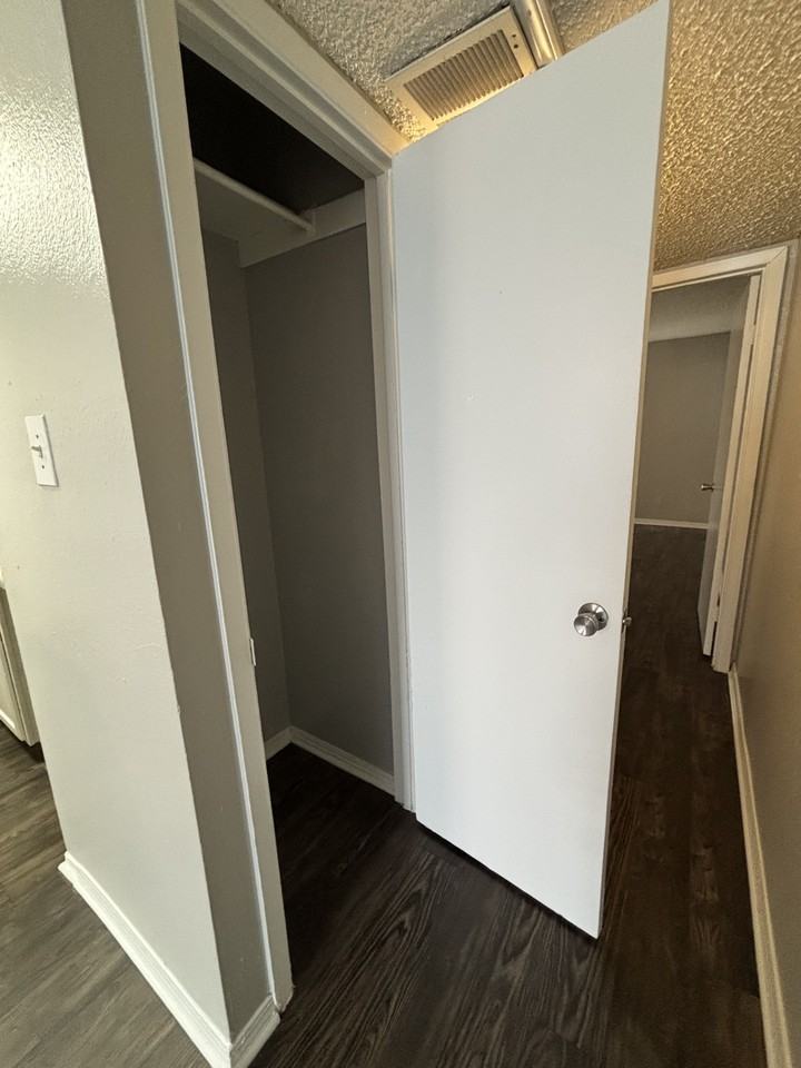 1609 W Schunior St #1406 - Photo 4 of 17