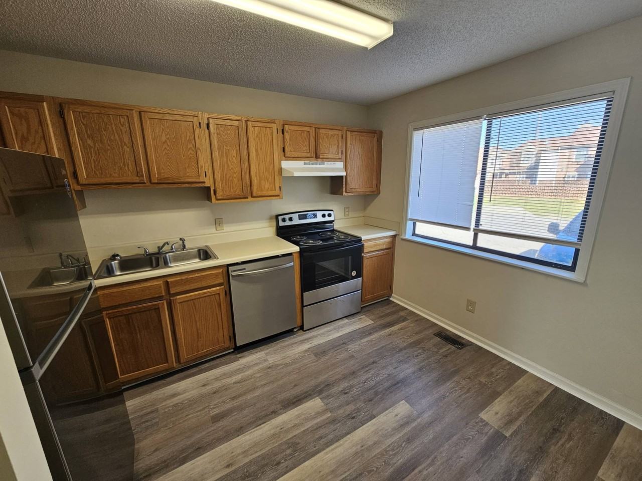 944 Glenn Street - C3units C1-C5 #C3 - Photo 3 of 8