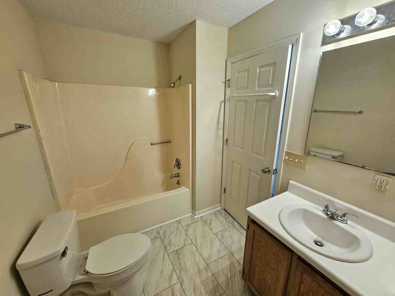 944 Glenn Street - C3units C1-C5 #C3 - Photo 6 of 8