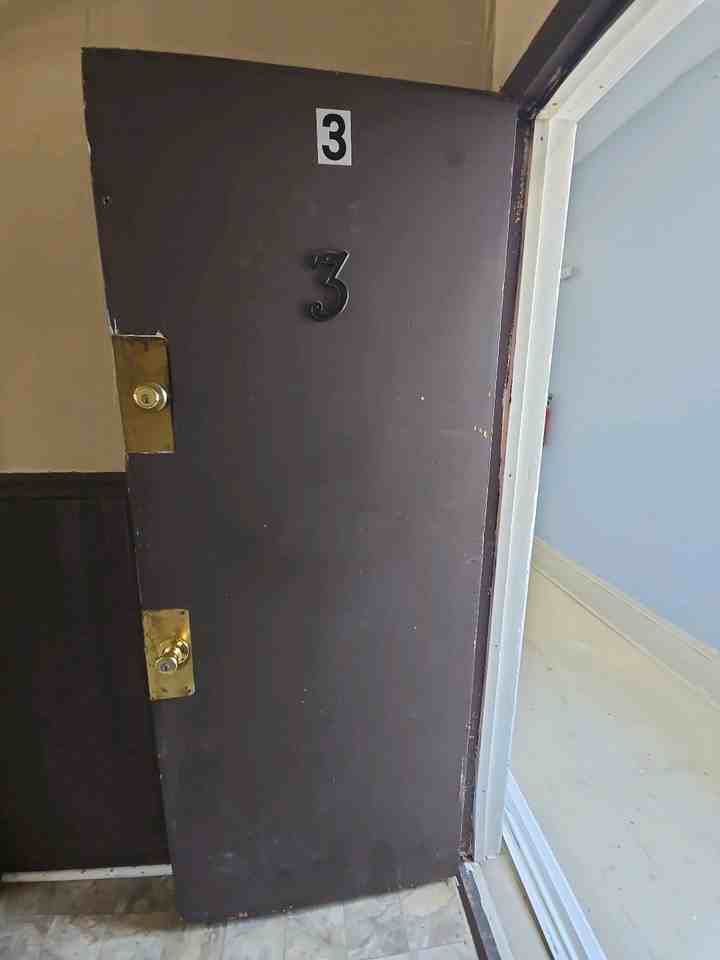 600 W Rogers St #3 - Photo 2 of 8
