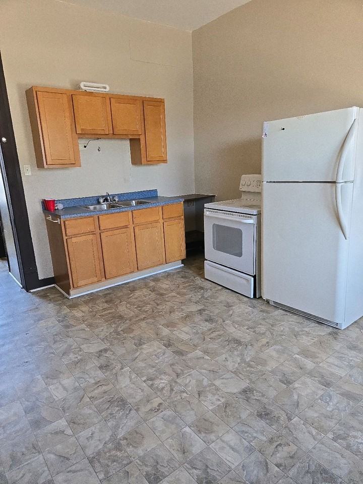 600 W Rogers St #3 - Photo 3 of 8
