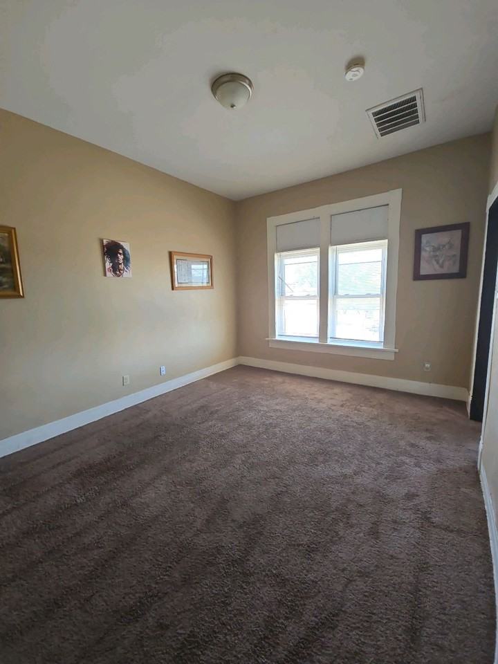 600 W Rogers St #3 - Photo 5 of 8