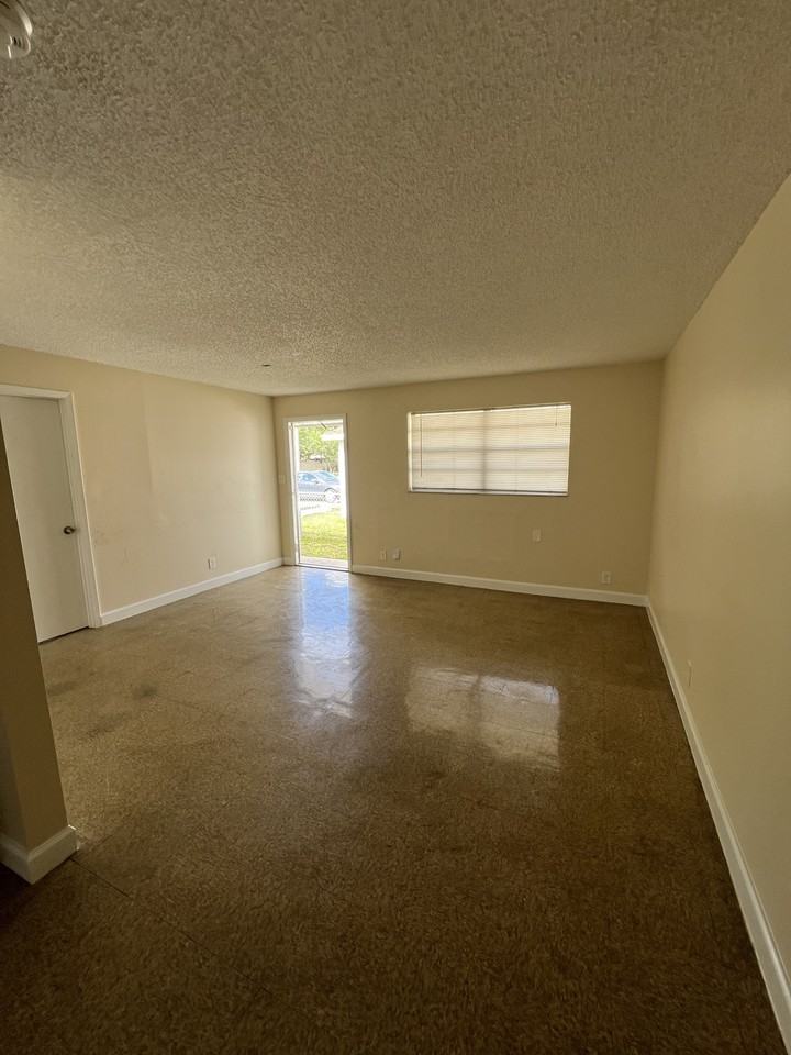11611 Sw 215th St #11611 - Photo 3 of 3