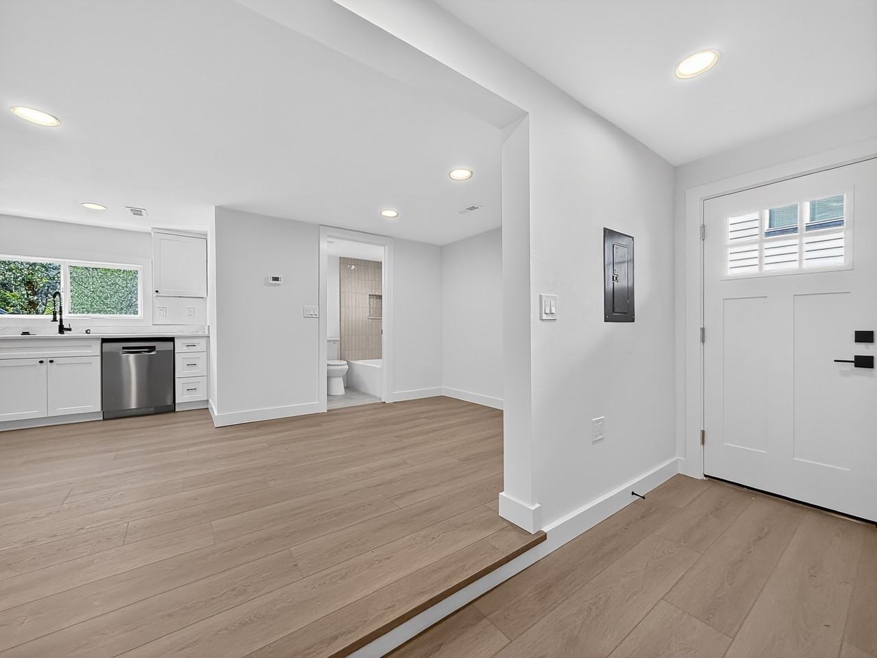 13337 30th Ave Ne #B - Photo 5 of 15
