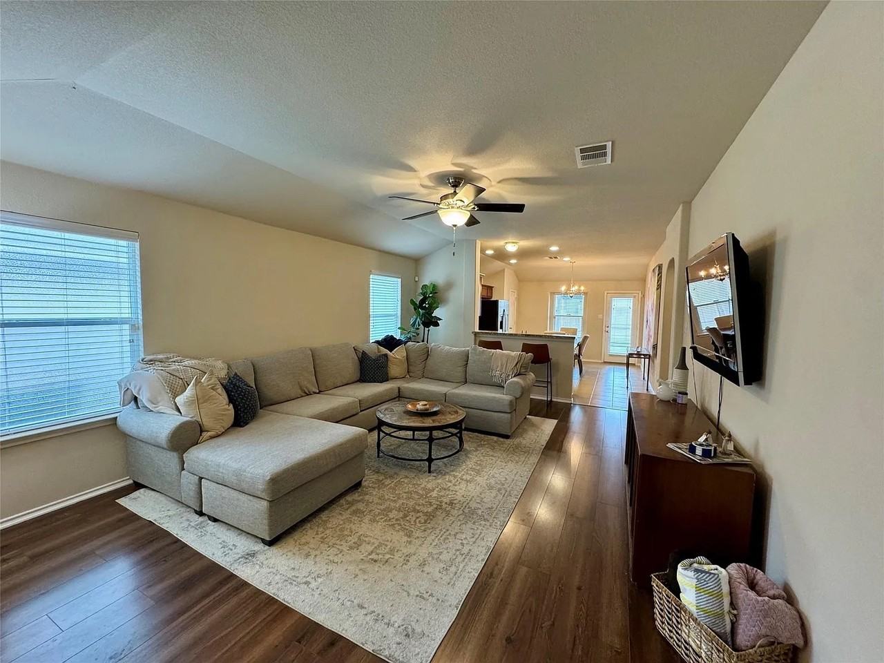 371 Nottingham Loop - Photo 2 of 24