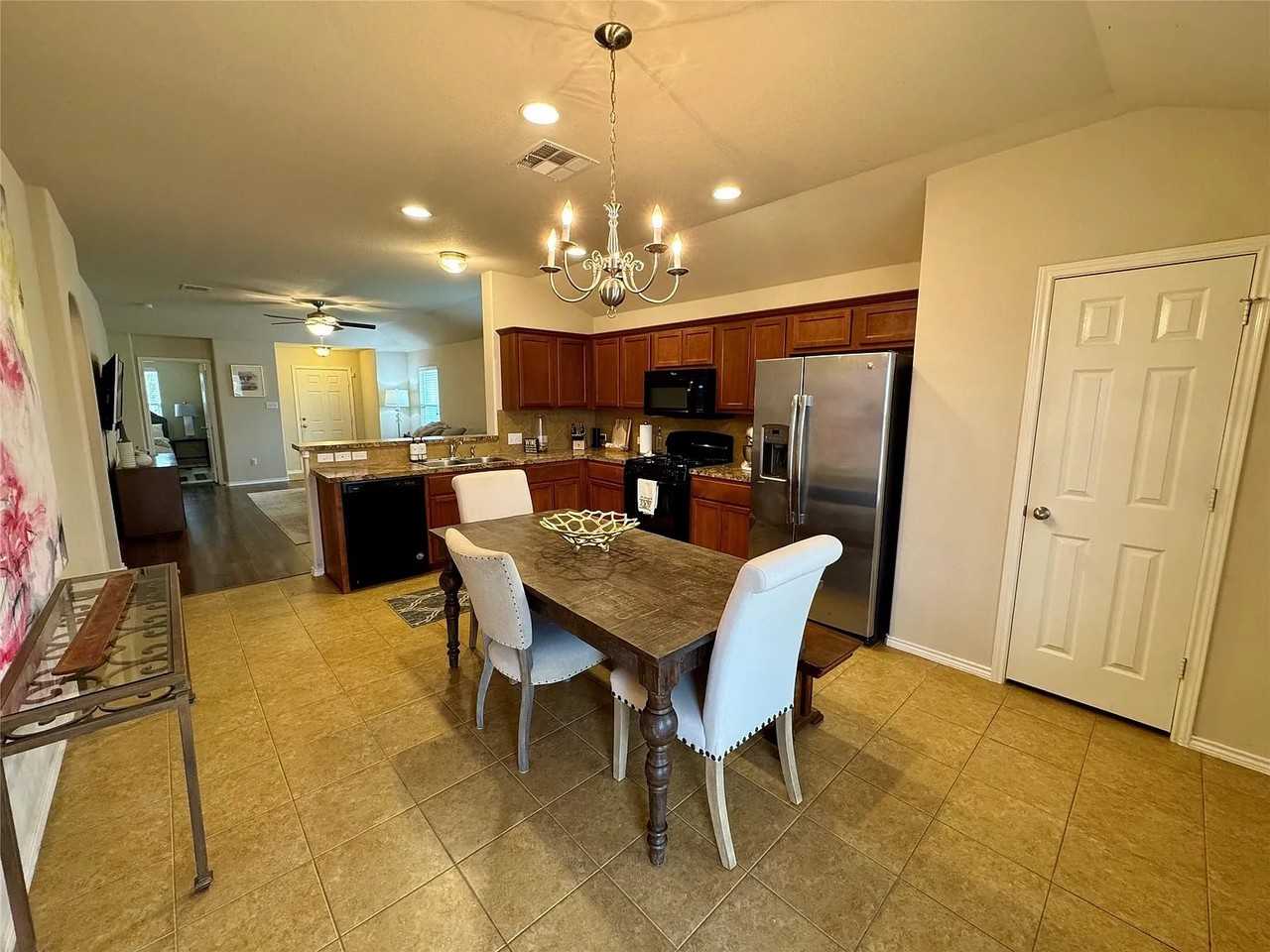 371 Nottingham Loop - Photo 3 of 24