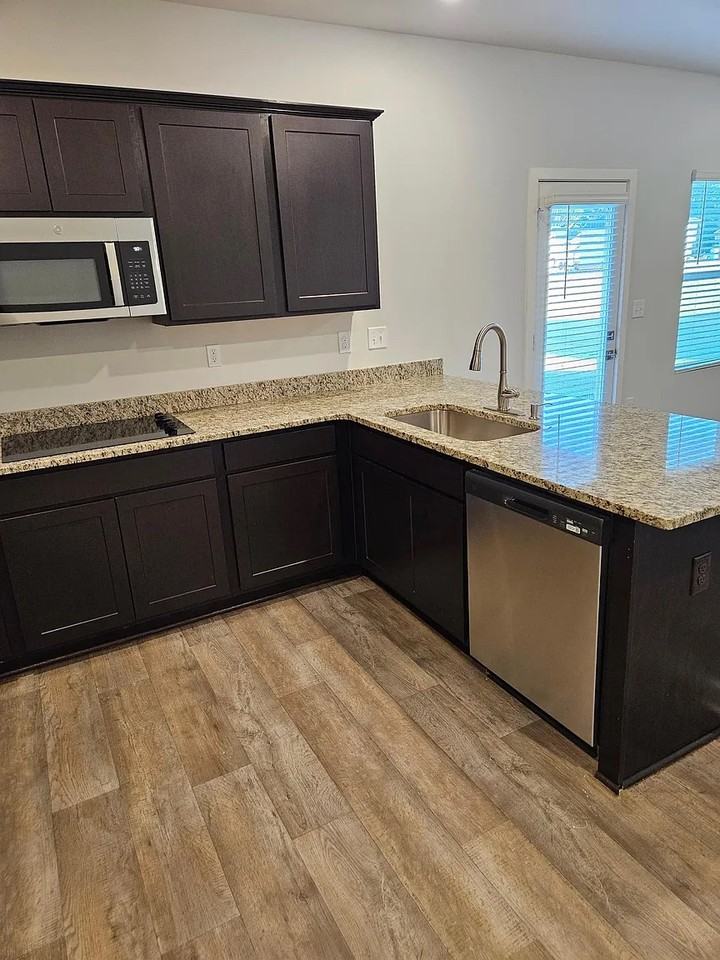 1205 Hibiscus Way - Photo 3 of 35