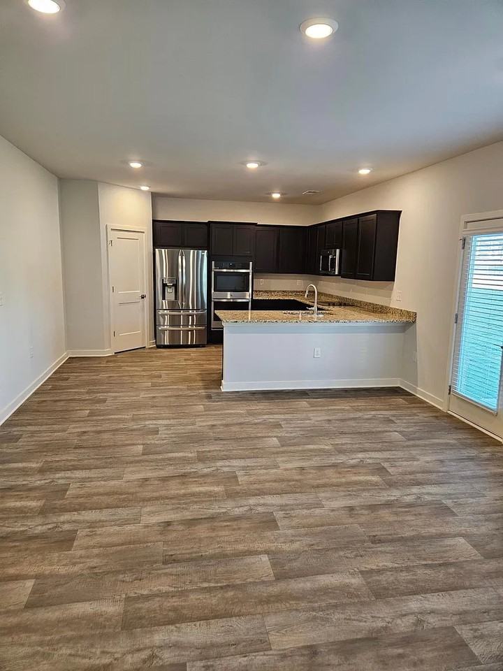 1205 Hibiscus Way - Photo 4 of 35