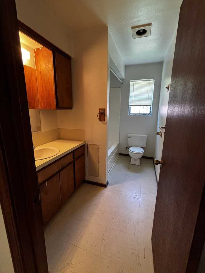 78 Roberts St #6 - Photo 2 of 2