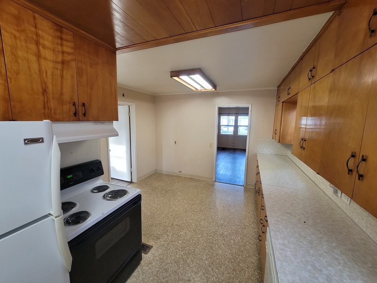 711 Sanford Ave #711 - Photo 4 of 11