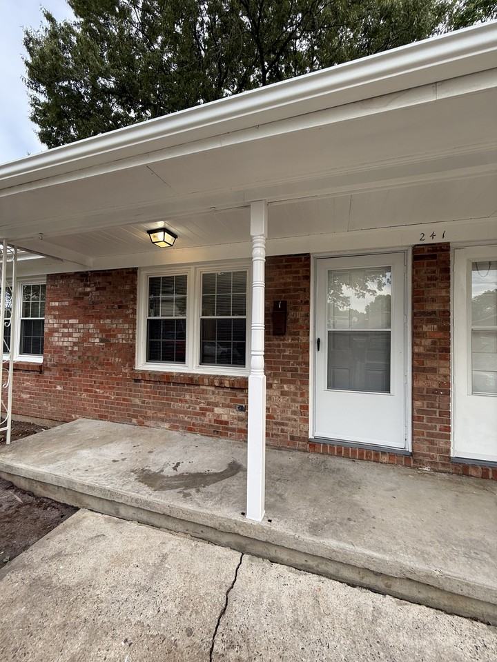 241 Sedgefield Ln #1 - Photo 2 of 6