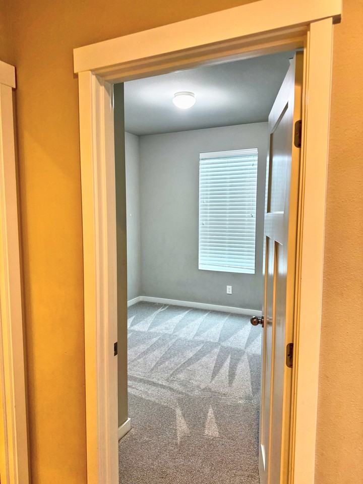 Oak Ave Ne #1 - Photo 3 of 32