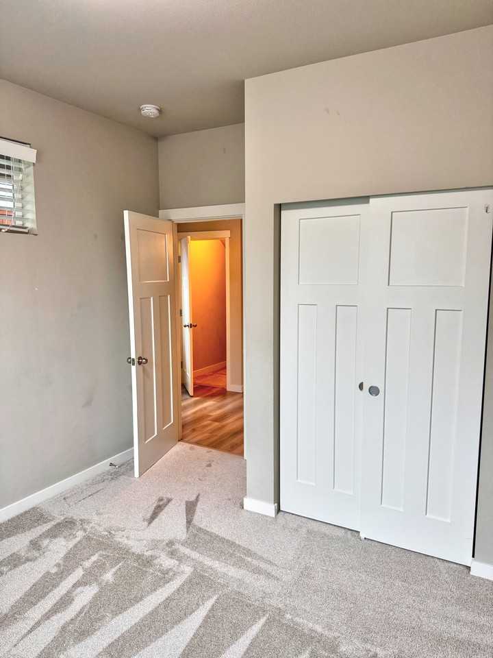 Oak Ave Ne #1 - Photo 4 of 32