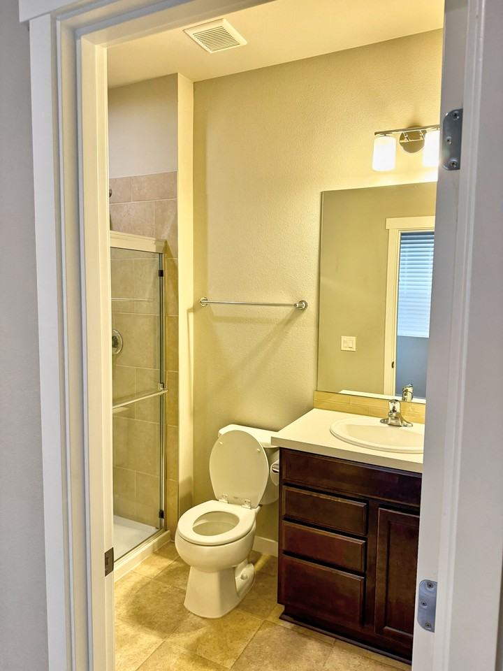 Oak Ave Ne #1 - Photo 6 of 32