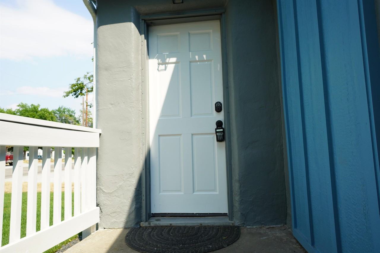 4213 W Clark St #1 - Photo 6 of 18