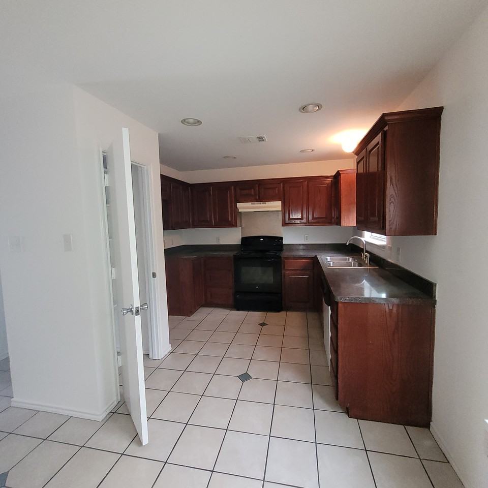312 Alpine Dr #1 - Photo 2 of 8