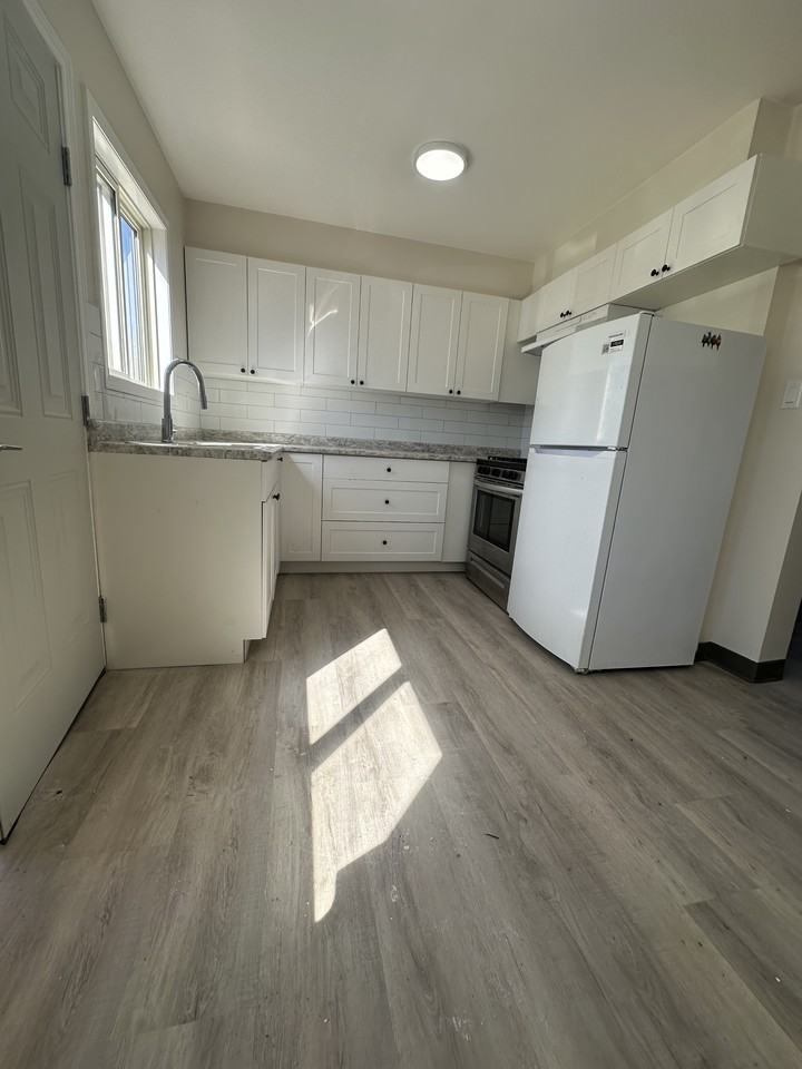 4300 47th Ave #2FURNISHED - Photo 2 of 7