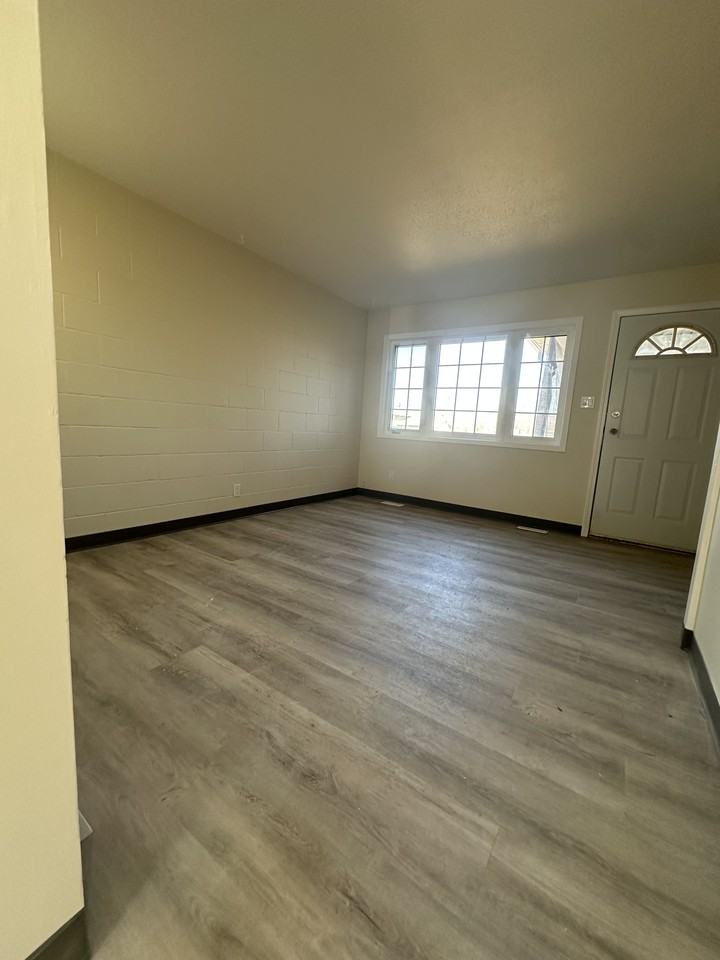 4300 47th Ave #2FURNISHED - Photo 5 of 7