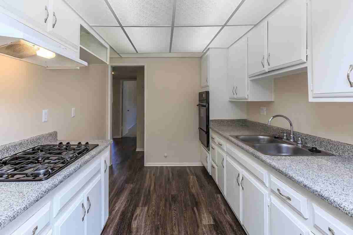 125 N Syracuse St - Photo 2 of 14