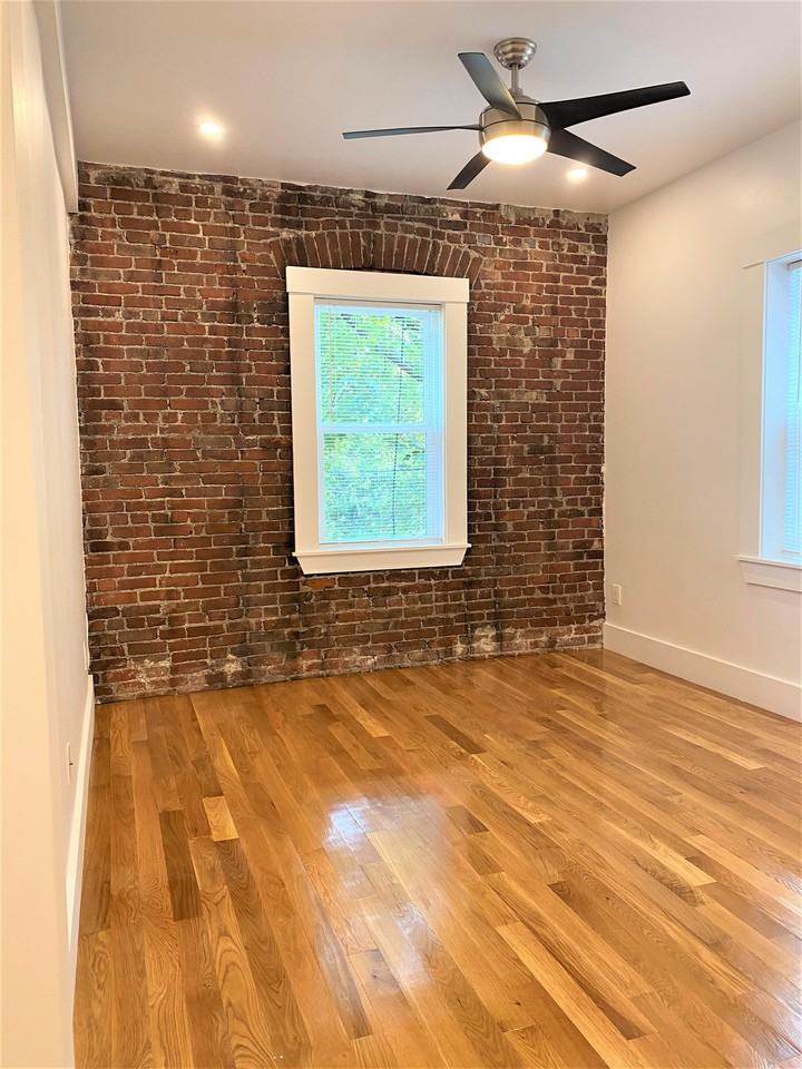 32 Robinwood Ave #8 - Photo 2 of 11