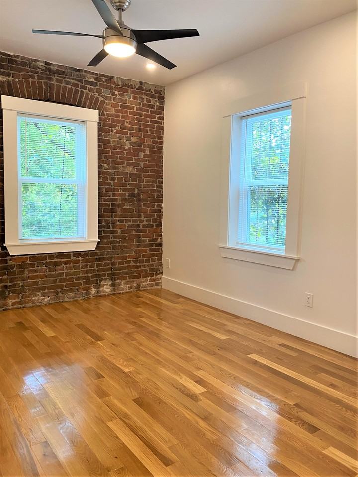 32 Robinwood Ave #8 - Photo 3 of 11