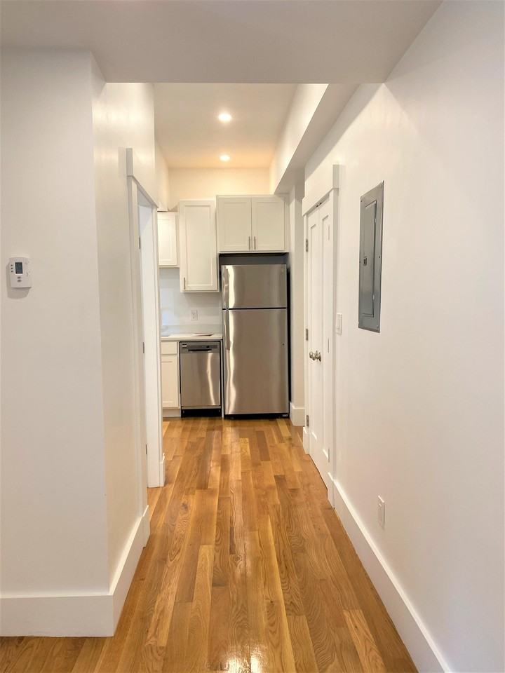 32 Robinwood Ave #8 - Photo 4 of 11