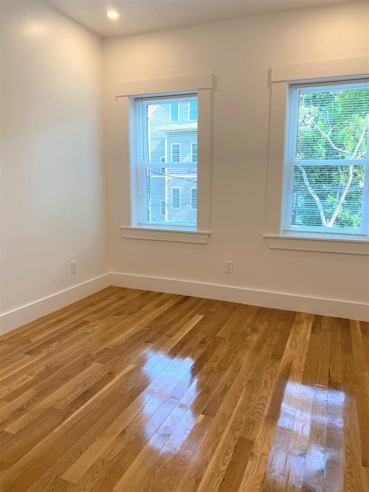 32 Robinwood Ave #8 - Photo 5 of 11