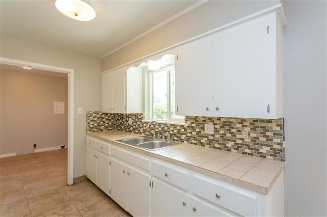 1915 S Pennsylvania Ave #1 - Photo 7 of 12