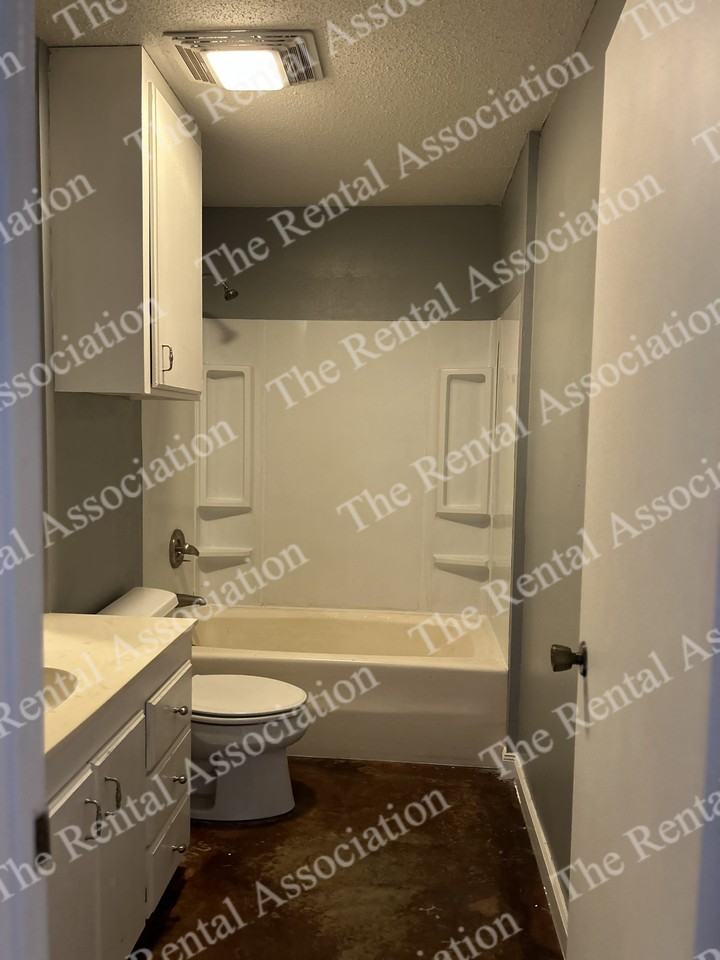 207 S Maple St #1 - Photo 2 of 12