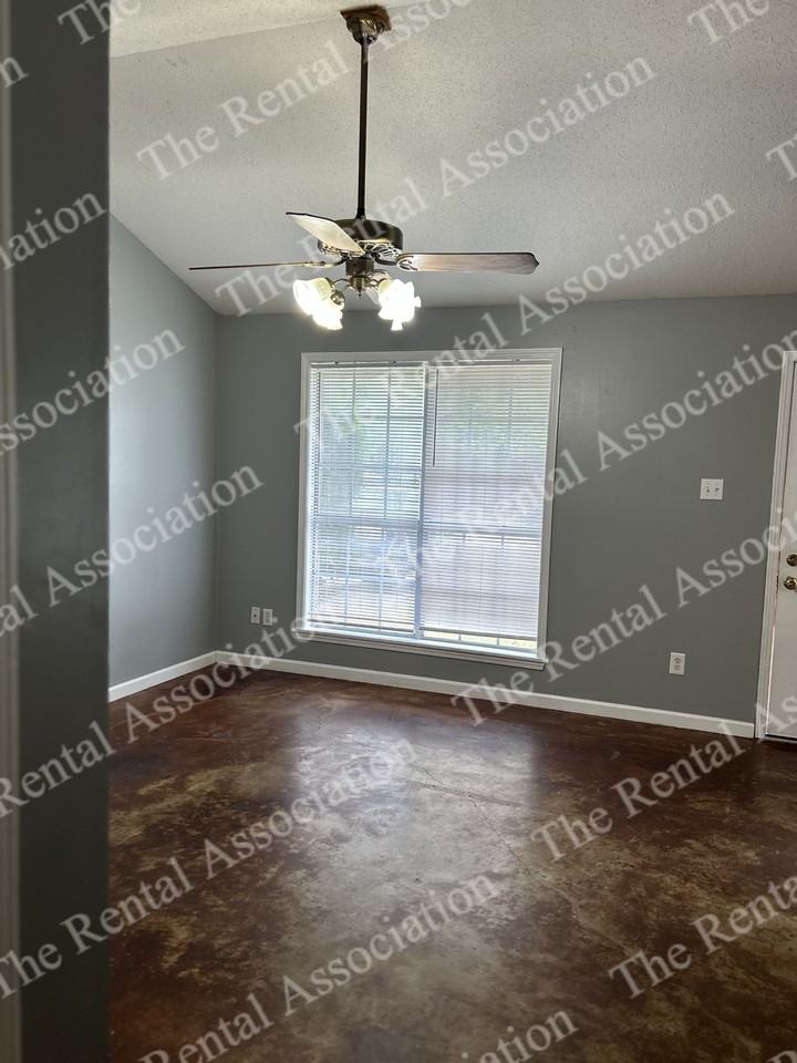 207 S Maple St #1 - Photo 5 of 12