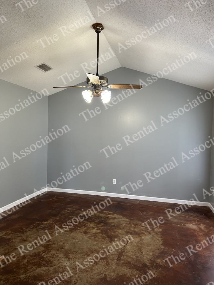 207 S Maple St #1 - Photo 6 of 12