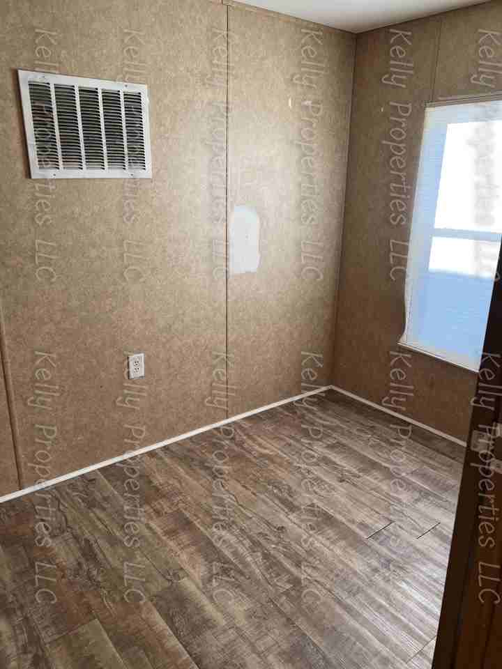 506 33rd Ave Nw - Photo 2 of 7