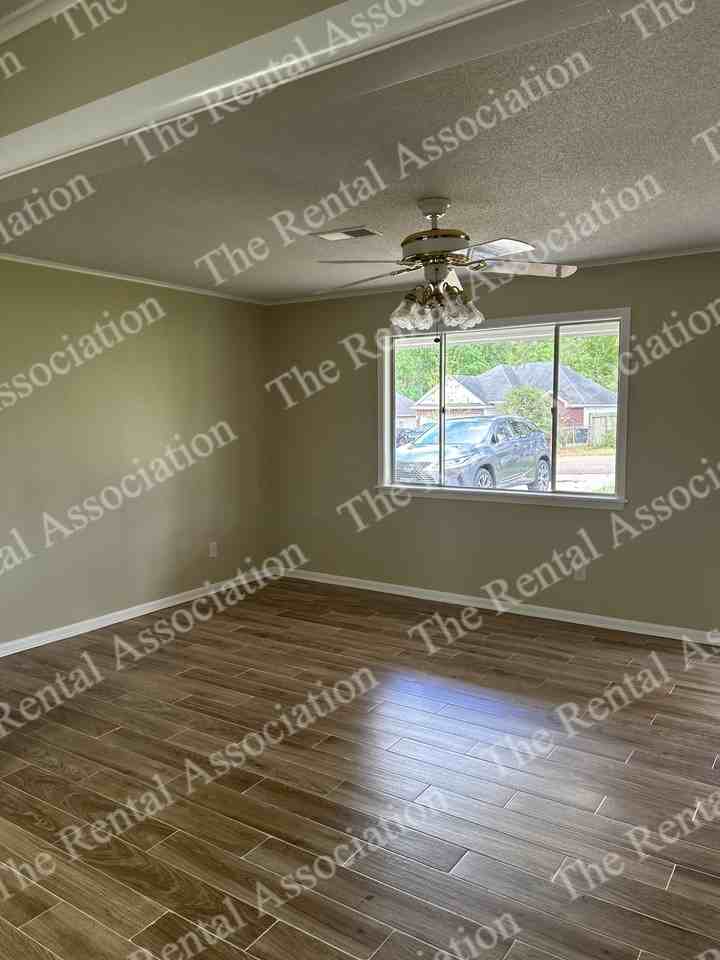 1801 Roosevelt Dr #1 - Photo 2 of 14