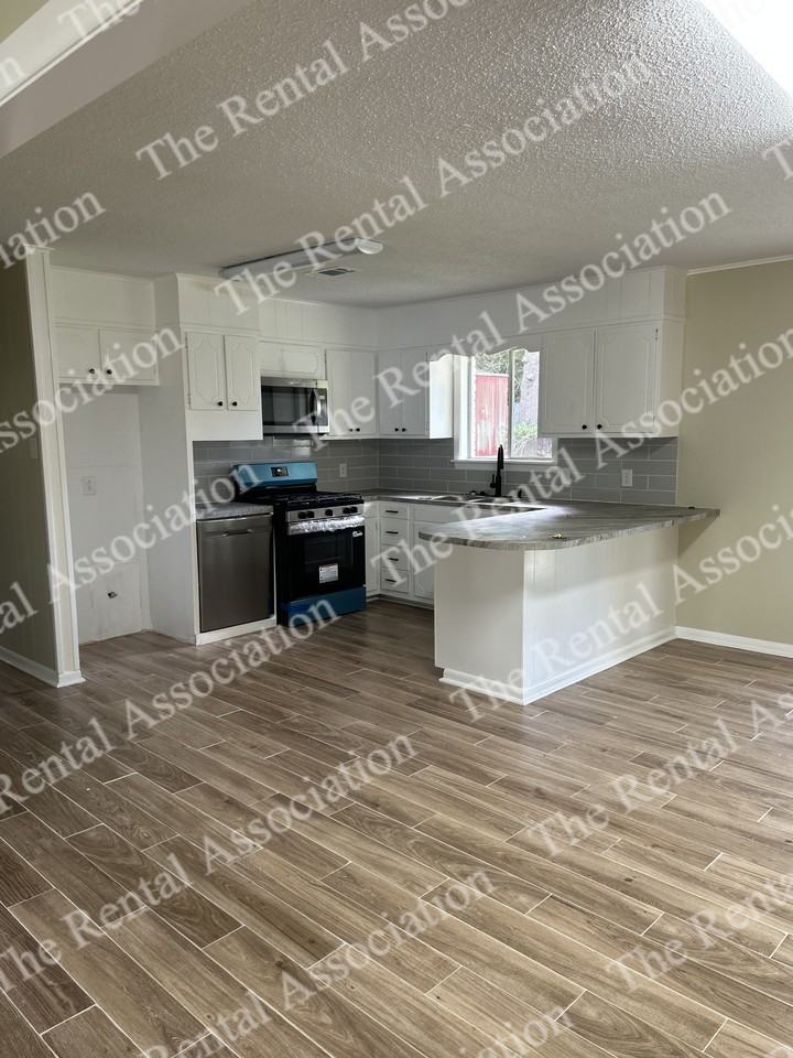 1801 Roosevelt Dr #1 - Photo 6 of 14