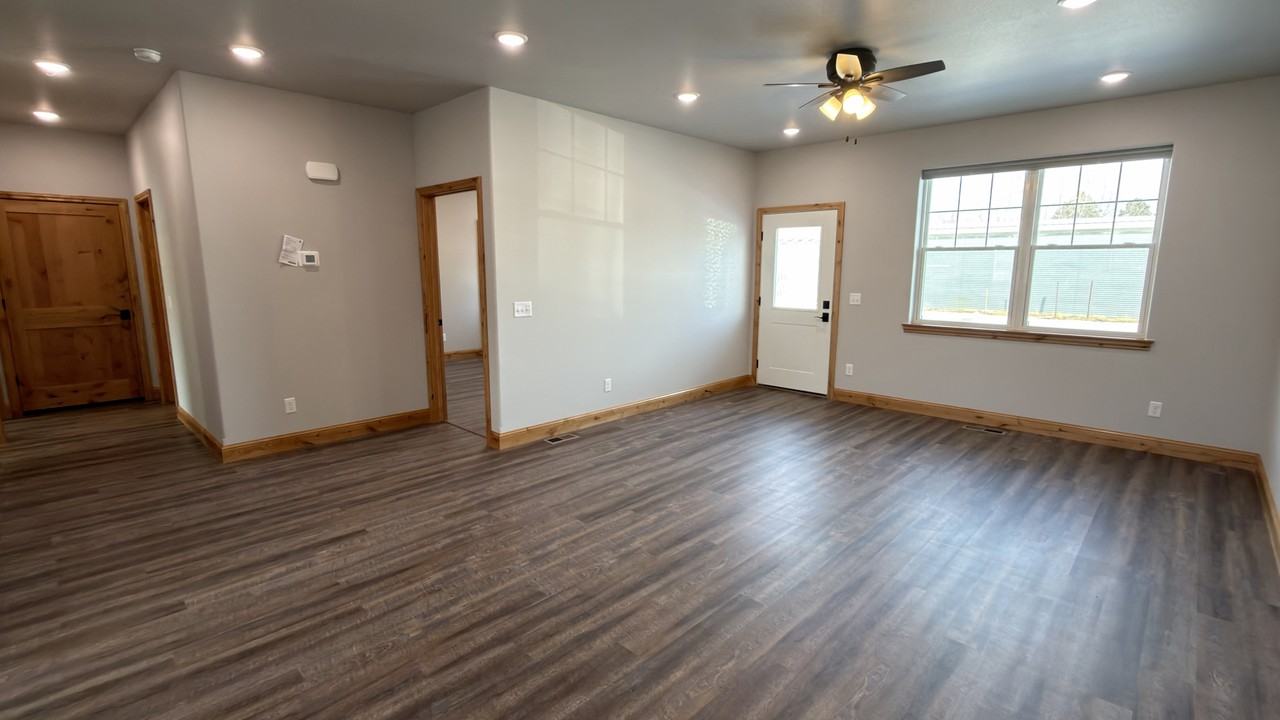 621 Ayla Ln - A #A - Photo 3 of 14