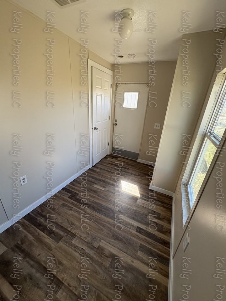 510 33rd Ave Nw - Photo 2 of 4