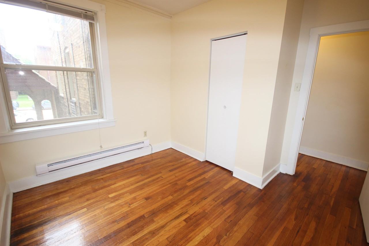 5625 HOBART STREETAPT A-12 #A12 - Photo 4 of 9